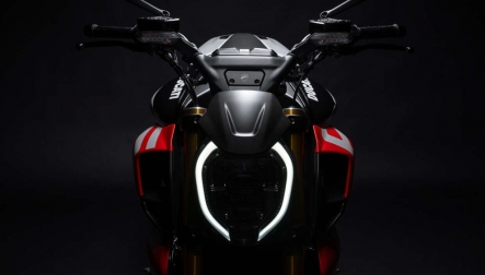 Thế giới 2 bánh: Ducati Diavel V4 RS 2026 chính thức ra mắt, tăng tốc 0-100 km/h trong 2,5 giây